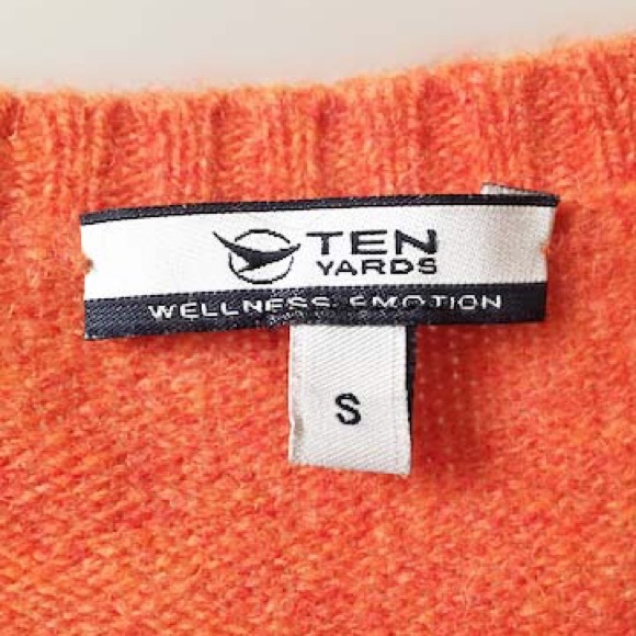 TEN YARDS Lambswool V-Neck Sweater - Picture 6 of 13